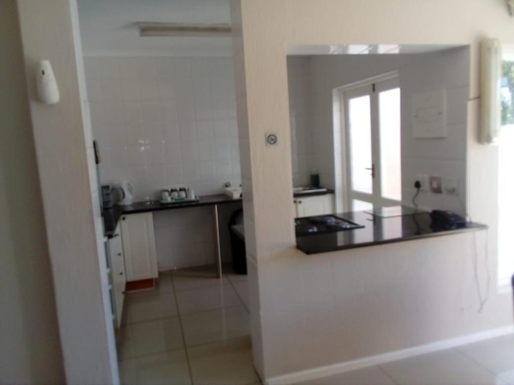 Daisy St -One Bedroom Apartment Johannesburg Exterior photo