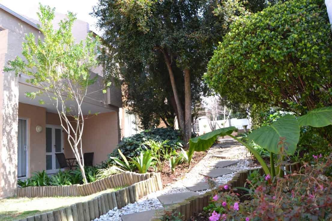 Daisy St -One Bedroom Apartment Johannesburg Exterior photo